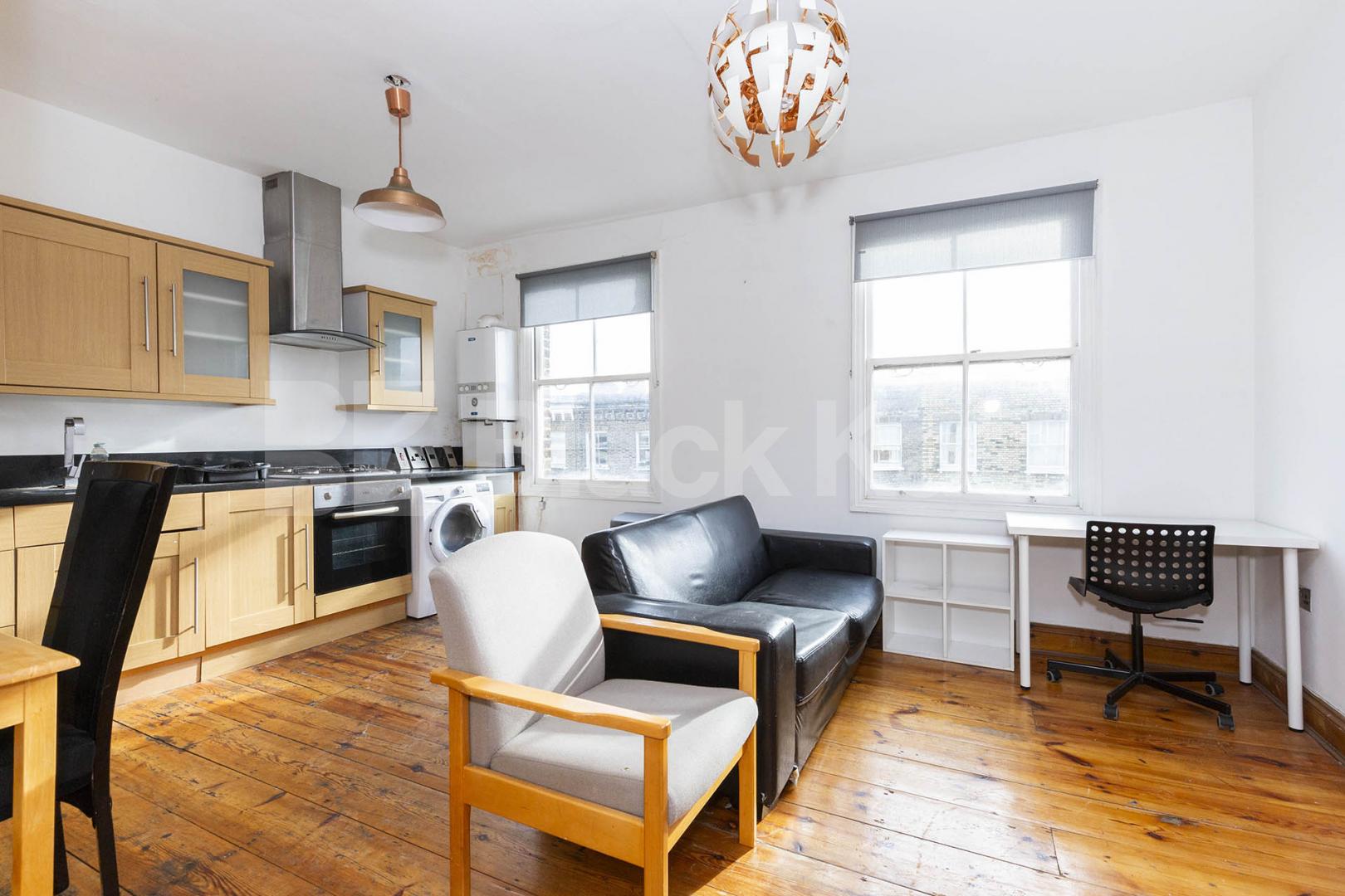Top floor 3 bedroom property with roof terrace located close to Northern Line Davenant Road, Archway